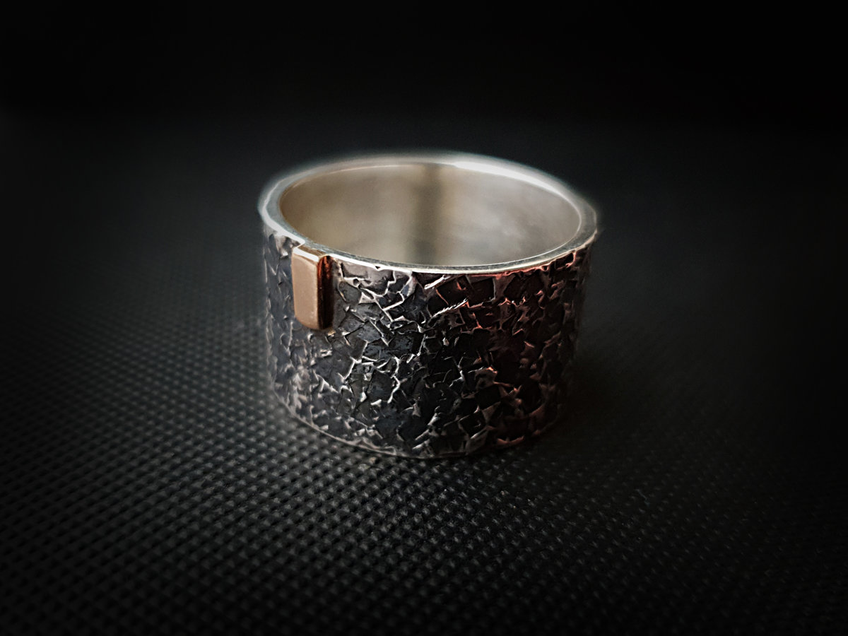 Oksidēts sudraba gredzens ar zelta plāksnīti, Ø22