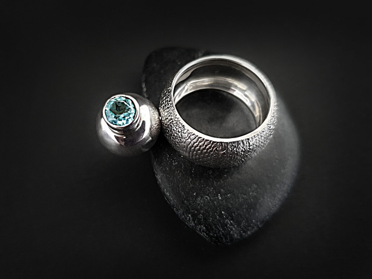 Sudraba gredzens ar kustīgu - rotējošu bumbu ar topāzu un peridotu, Ø16,8