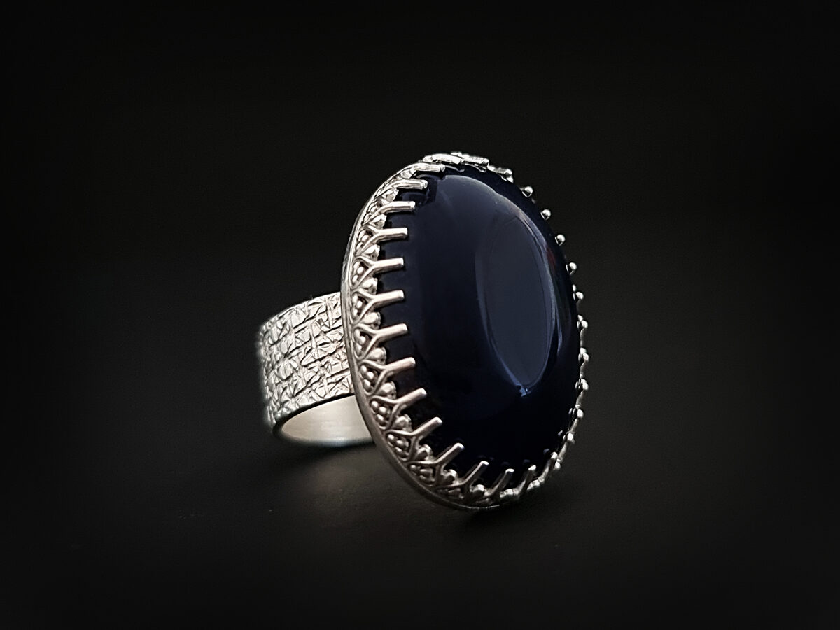 Sudraba gredzens ar tumši zilu ahātu, Ø17