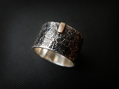 Oksidēts sudraba gredzens ar zelta plāksnīti, Ø22