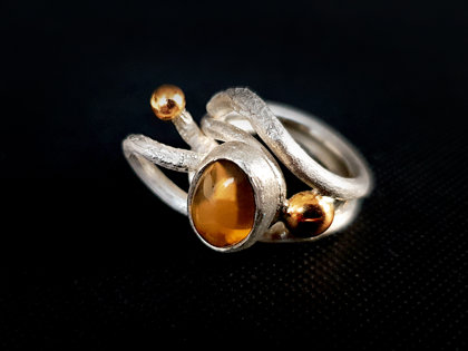 Серебряное кольцо с золотыми шариками и цитрином, Ø17,5