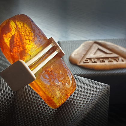 Sudraba gredzens ar medus krāsas dzintaru