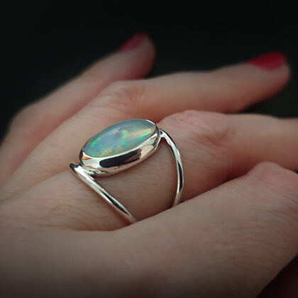 Sudraba gredzens ar opālu