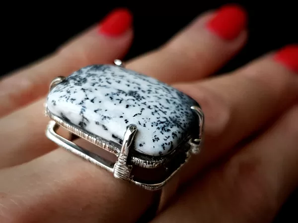 Серебряное кольцо с дендритным агатом