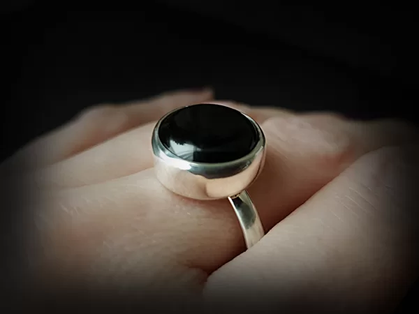 Серебряное кольцо с ониксом
