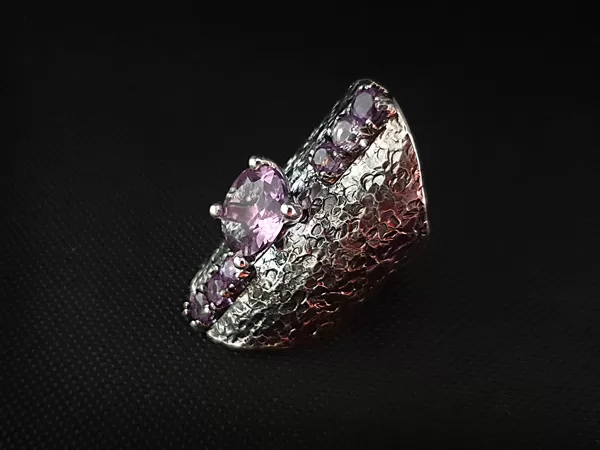 Оксидированное серебряное кольцо с 7 аметистами